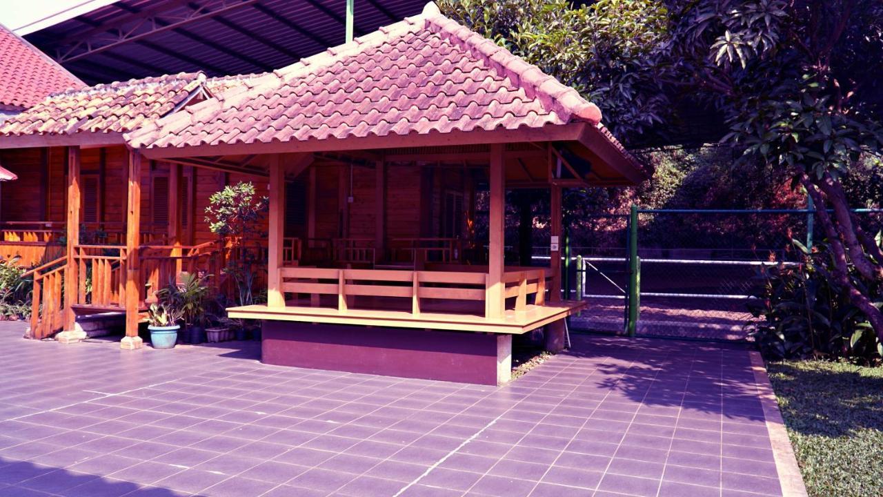 Muslim Yuni Penginapan